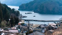 花露辺地区の高台から。防潮堤がなく海が一望できる