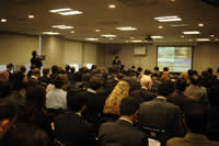 日本貿易振興機構（JETRO）で開催された説明会。多くの外資企業が参加した