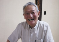 茶屋の店主・北島さんは、抹茶の製造方法や地域の昔話を聞かせてくれた。