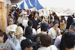 名取市閖上「ゆりあげ港朝市」再開から３ヶ月。震災前比２倍の集客力の秘密は【前編】