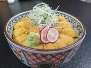 南三陸のＡ級グルメ「キラキラ丼」　夏は「うに丼」！