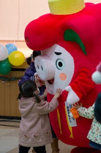 子供に人気のゆるキャラ「おおふなトン」も参加