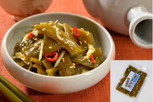 古須賀商店のヒット作「茎わかめ生姜漬け」。ごはんにも、酒の肴にも、お茶うけにも