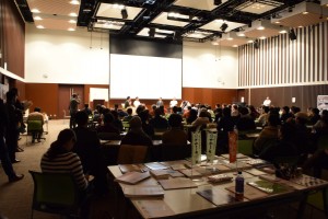 いわき市産業創造館企画展示ホールにて開催された「双葉郡未来会議」。ほぼ満席の会場内は参加者約120名。そのうちの約6割が双葉郡出身者。