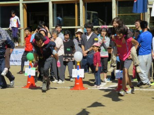 石巻市雄勝町のMORIUMIUSで開催された運動会に社員が参加
