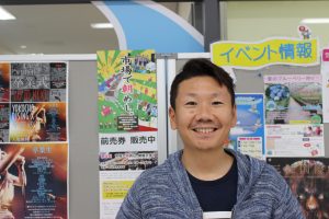 観光によるまちづくりに情熱を注ぐコヤマ菓子店の小山さん。市民一人ひとりの意識醸成が必要と指摘する。